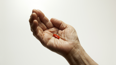 Vyndamax (tafamidis) pill in patient's hand image